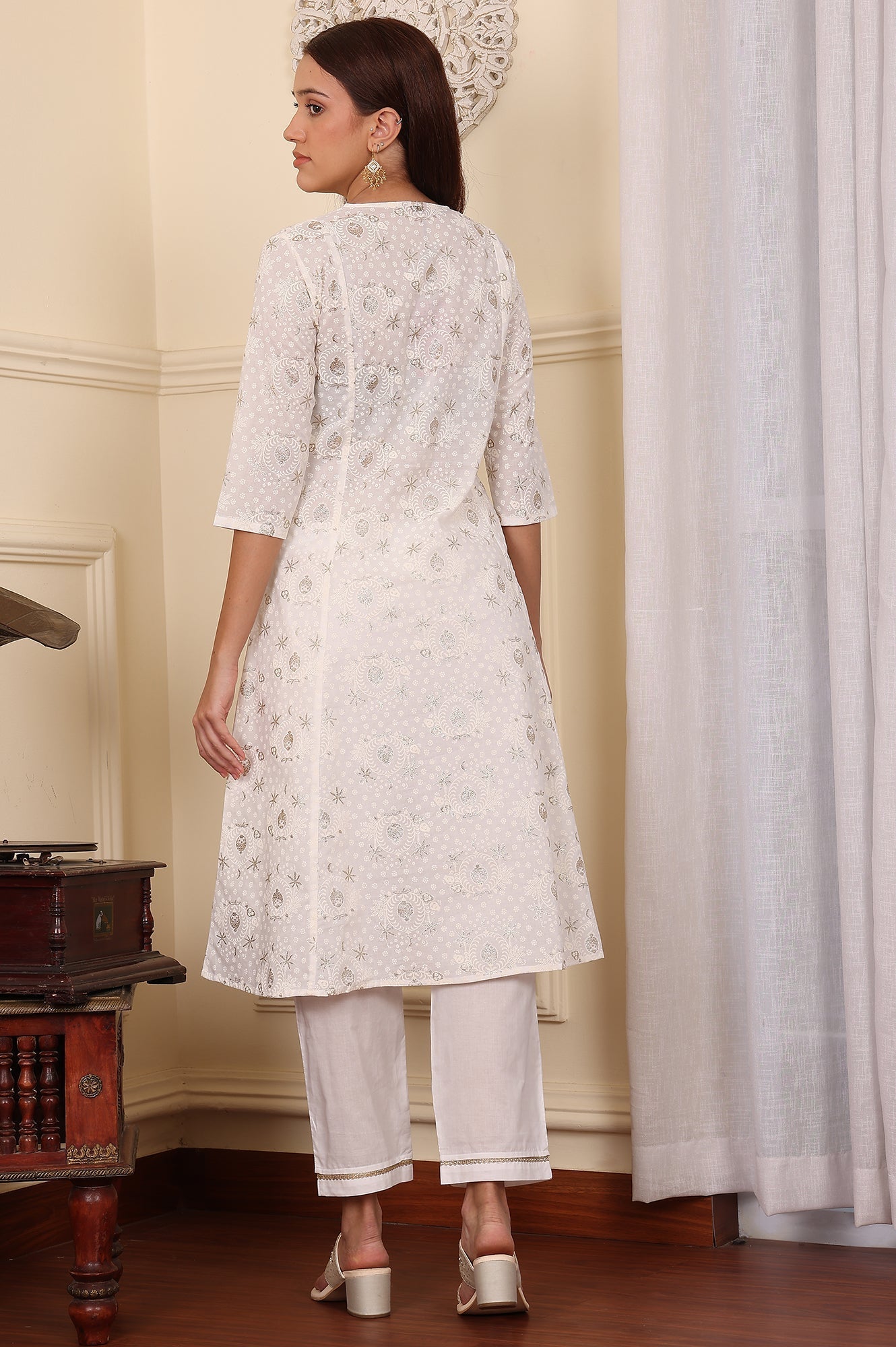 W for Woman White Floral Printed Embroidered A-Line Pure Cotton Kurta And Pants Co-Ord Set