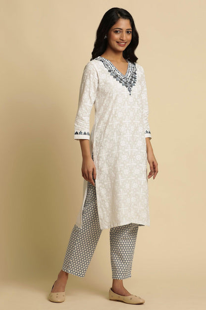 W for Woman White Cotton Kurta With Embroidered Neck