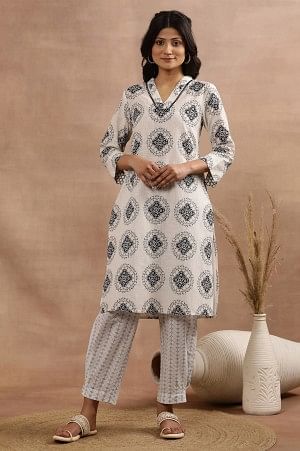 W for Woman Off-White Geometric Printed V-Neck Kurta