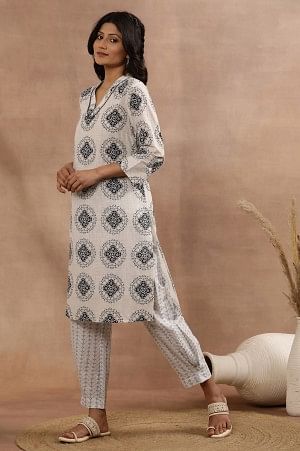 W for Woman Off-White Geometric Printed V-Neck Kurta
