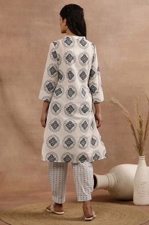 W for Woman Off-White Geometric Printed V-Neck Kurta