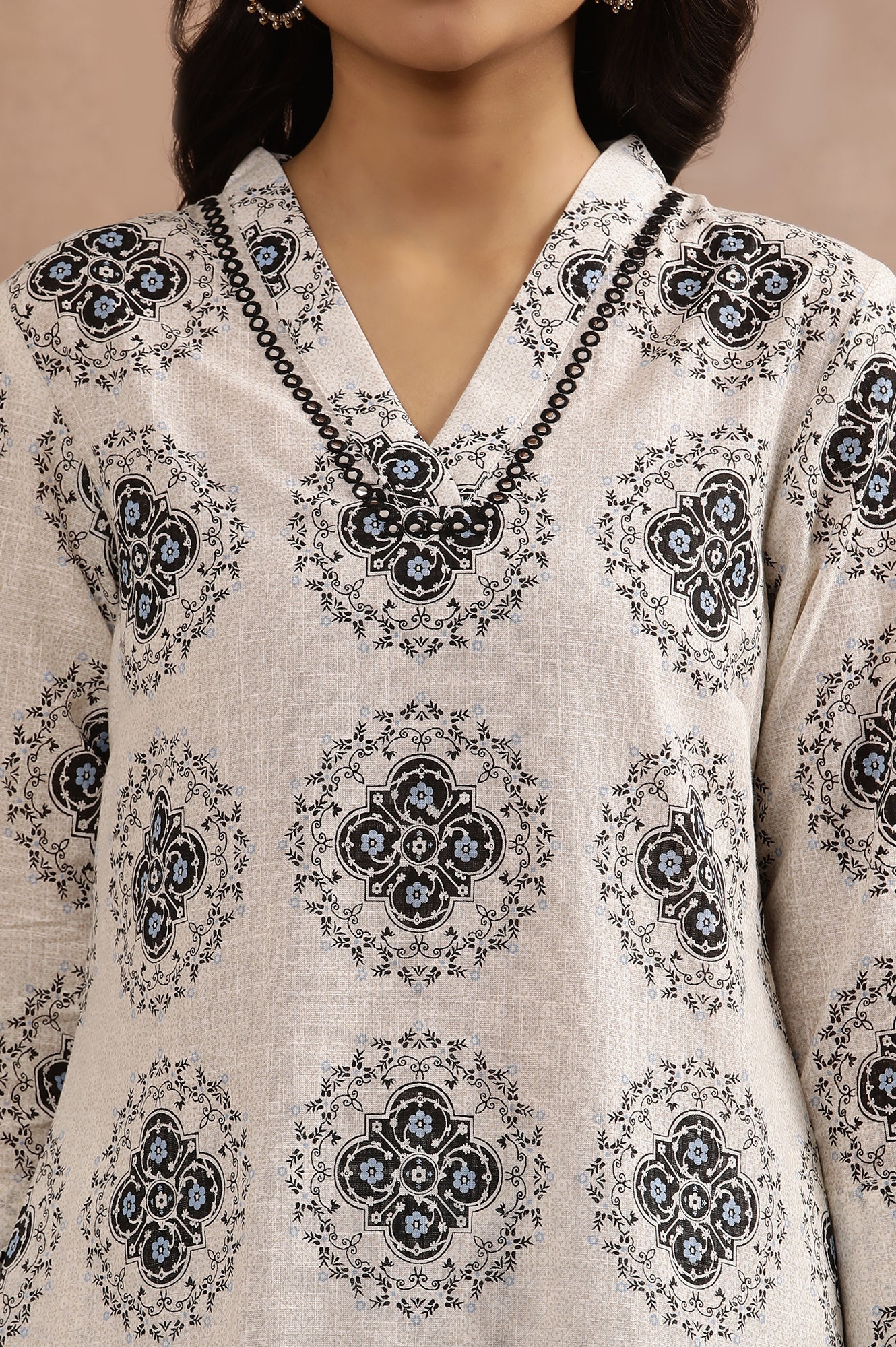 W for Woman Off-White Geometric Printed V-Neck Kurta