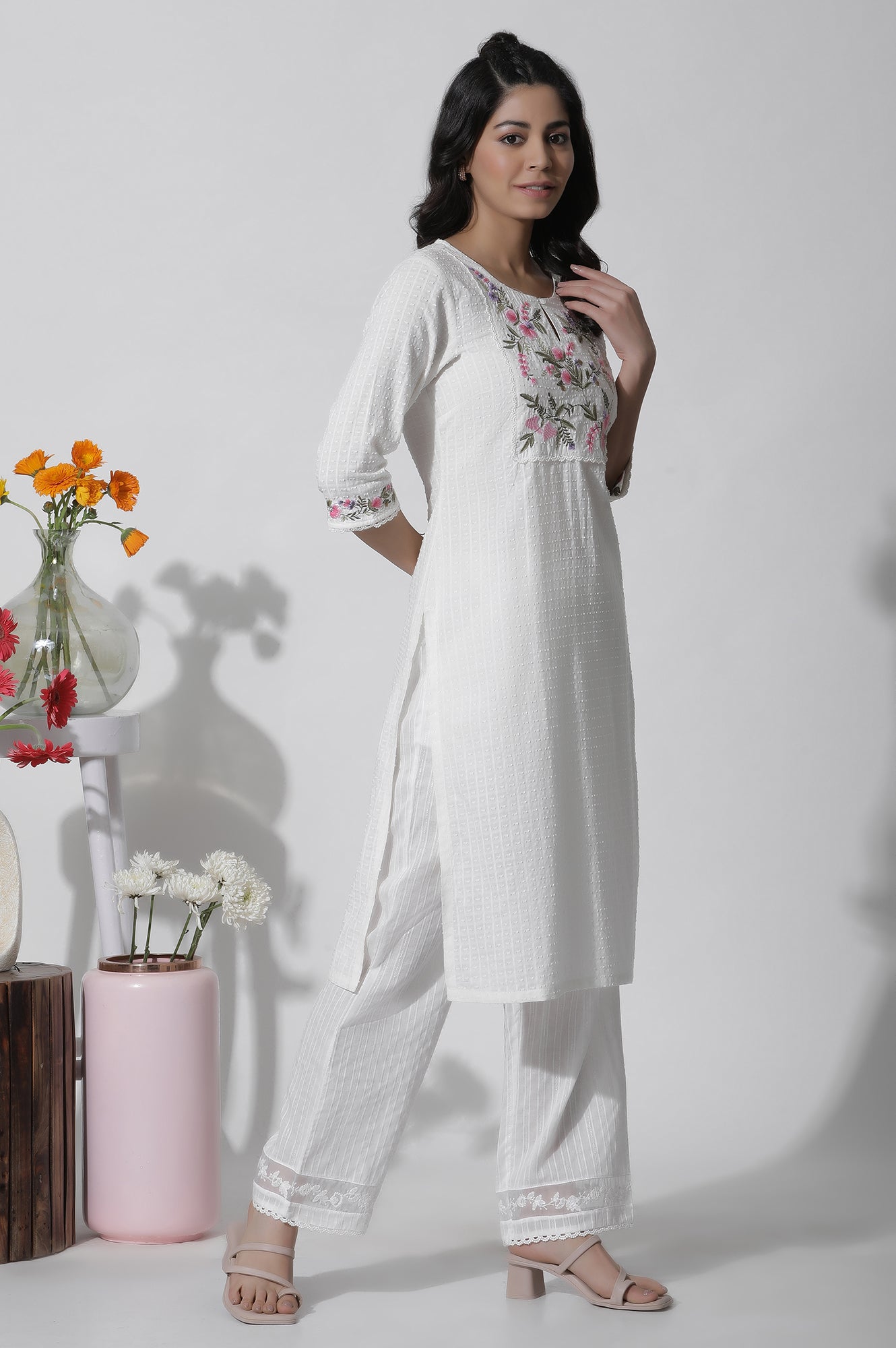 W for Woman White Textured Cotton Embroidered Kurta