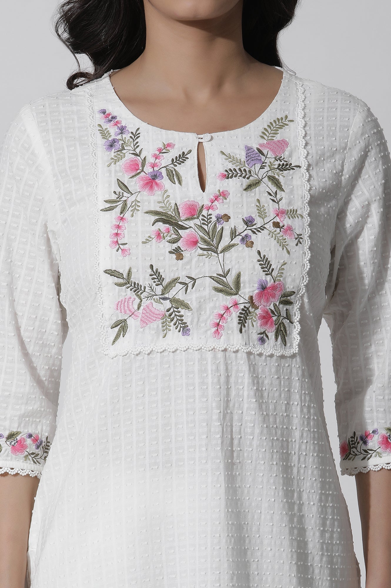 W for Woman White Textured Cotton Embroidered Kurta