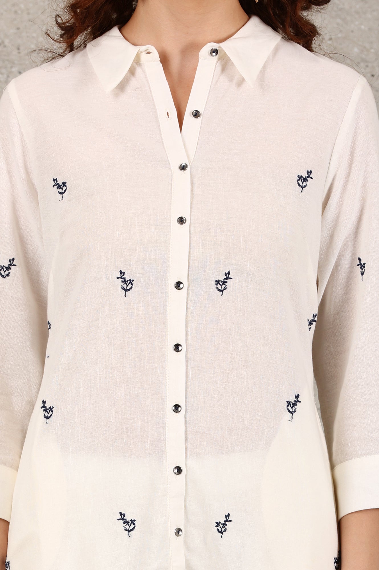 W for Woman White Thread Embroidered Shirt Collar Cotton Blend Kurta