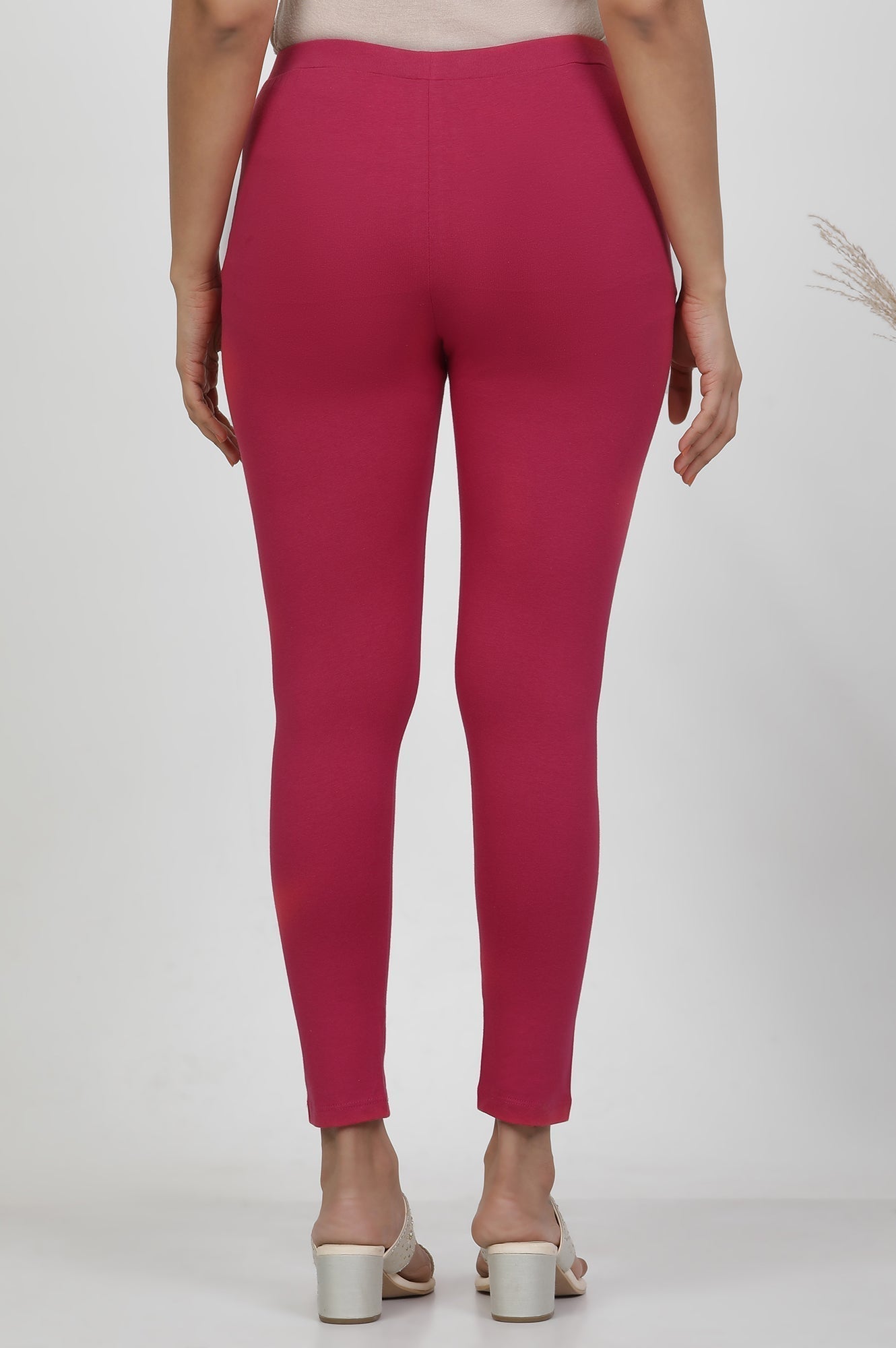 W for Woman Hot Pink Solid Mid-Rise Tights