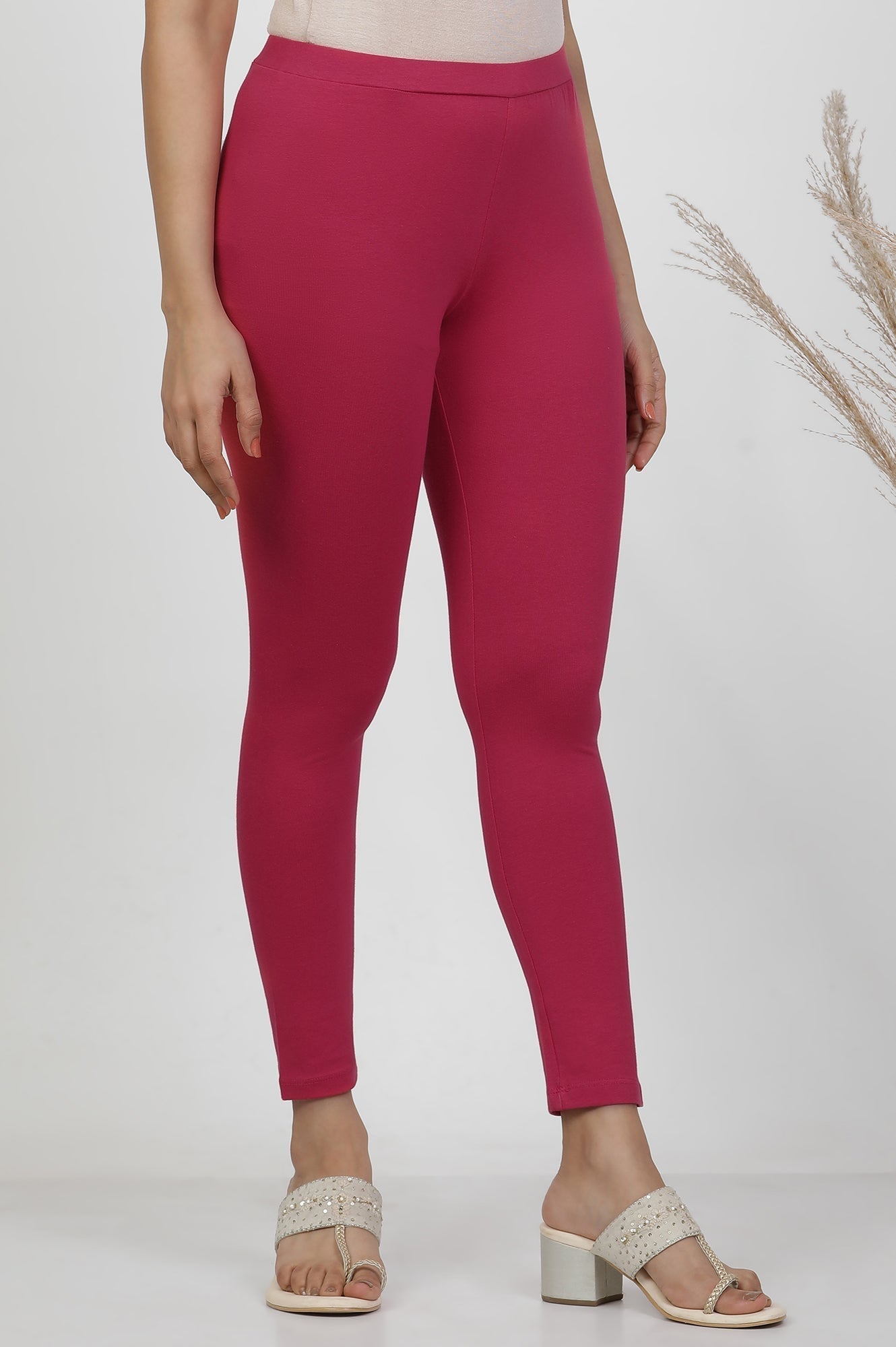 W for Woman Hot Pink Solid Mid-Rise Tights