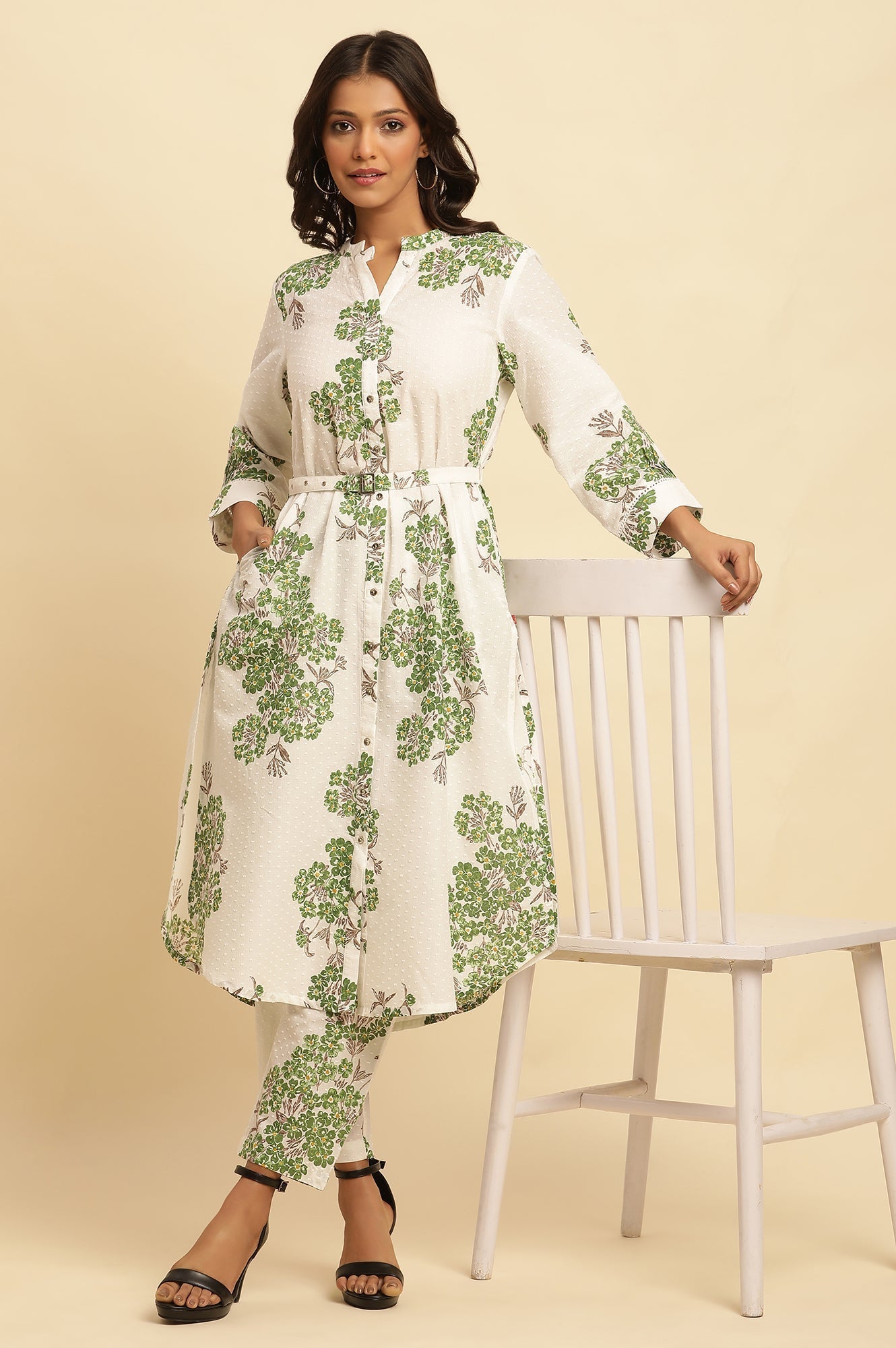 W for Woman White Floral Printed Textured Cotton Kurta And Pants Co-Ord Set