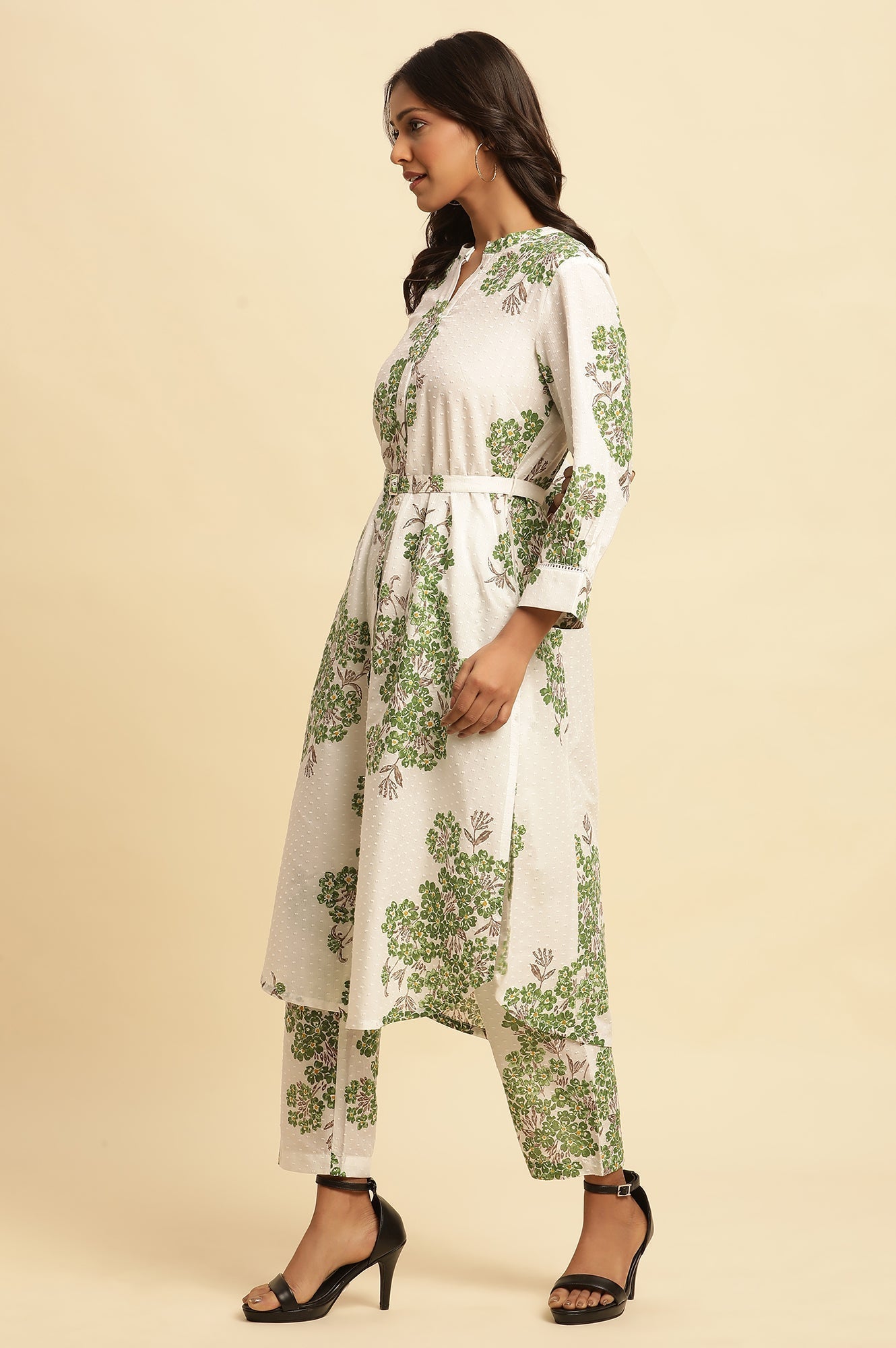 W for Woman White Floral Printed Textured Cotton Kurta And Pants Co-Ord Set