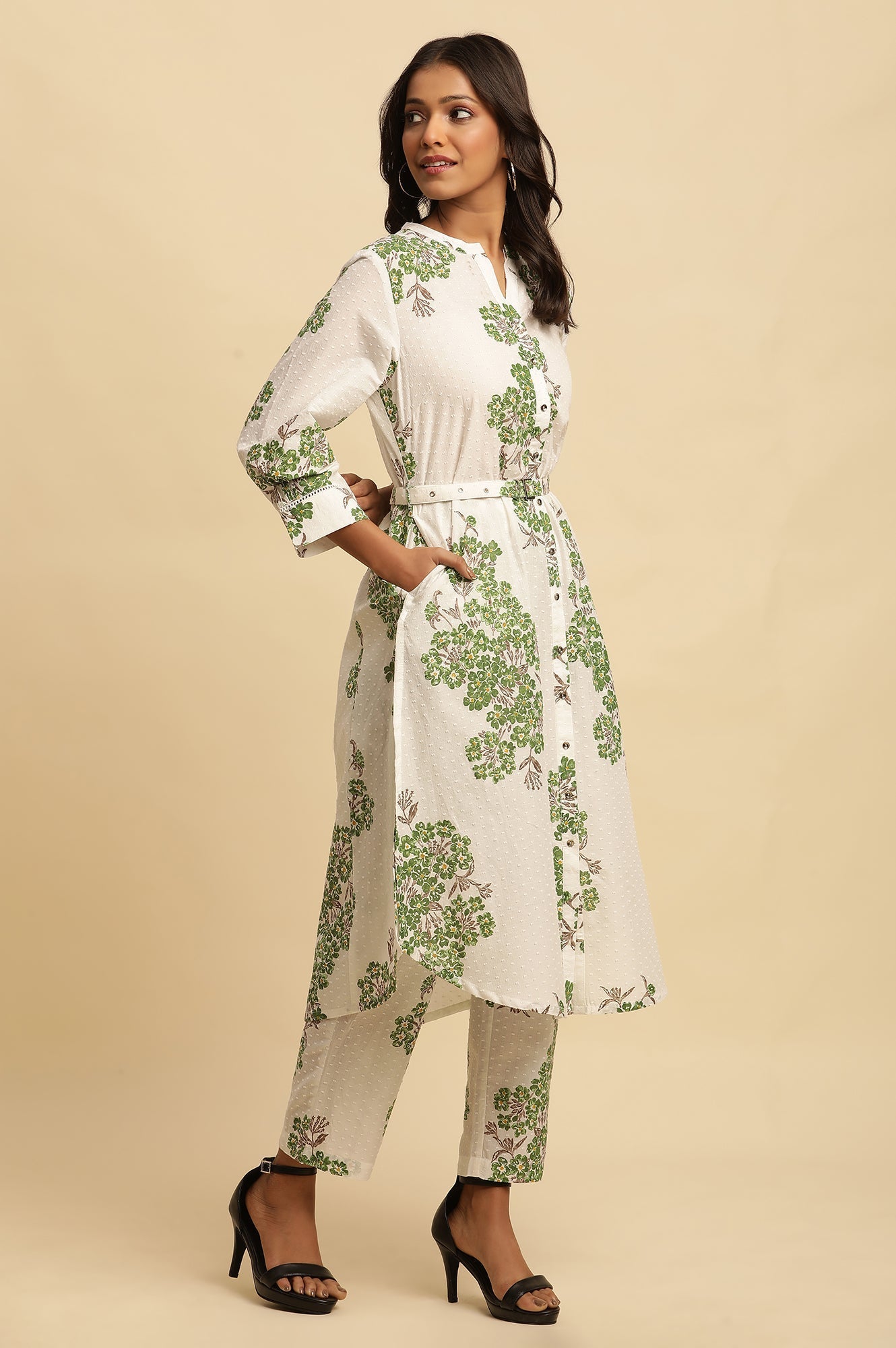 W for Woman White Floral Printed Textured Cotton Kurta And Pants Co-Ord Set