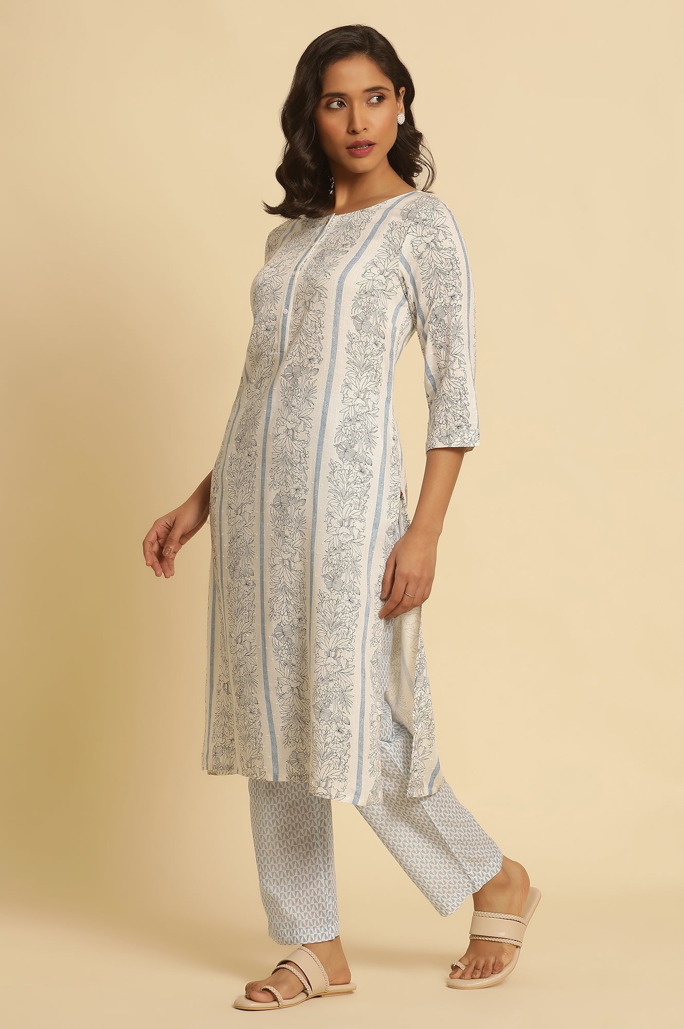 W for Woman White Floral Printed Straight Kurta And Pants Set