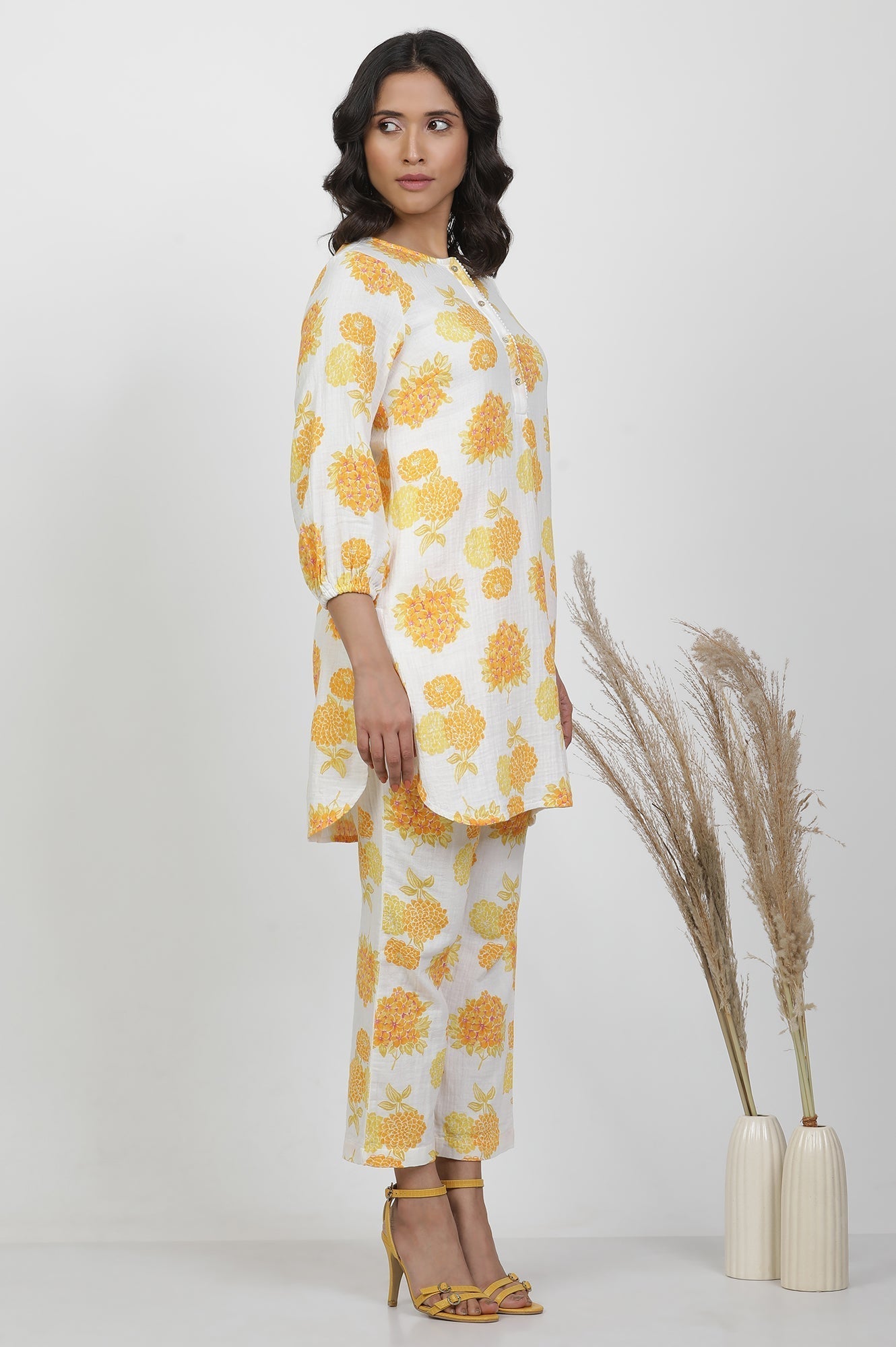 W for Woman White And Yellow Bold Floral Printed Kurta And Pants Co-Ord Set