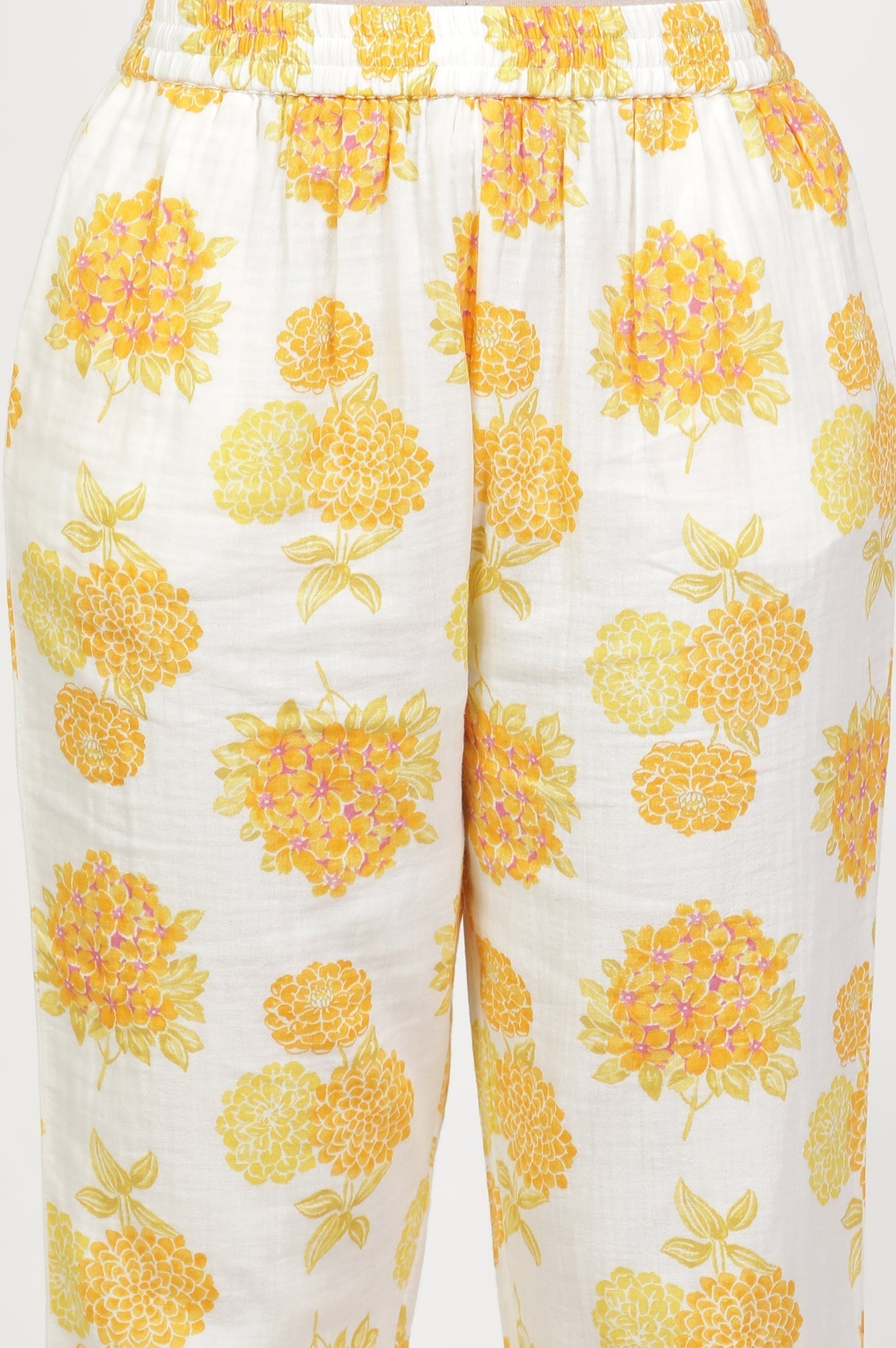 W for Woman White And Yellow Bold Floral Printed Kurta And Pants Co-Ord Set