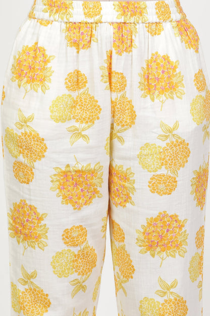 W for Woman White And Yellow Bold Floral Printed Kurta And Pants Co-Ord Set