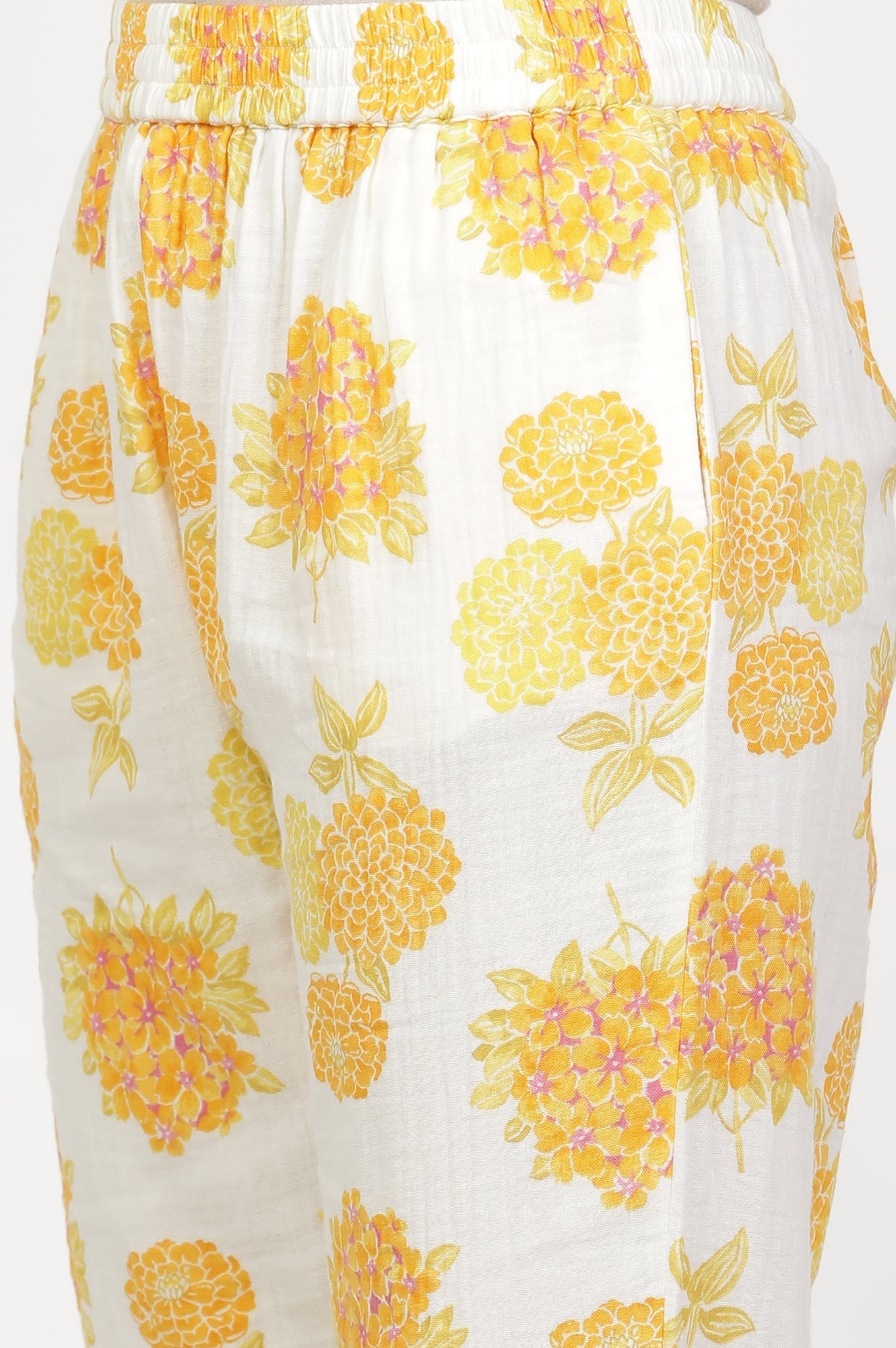 W for Woman White And Yellow Bold Floral Printed Kurta And Pants Co-Ord Set