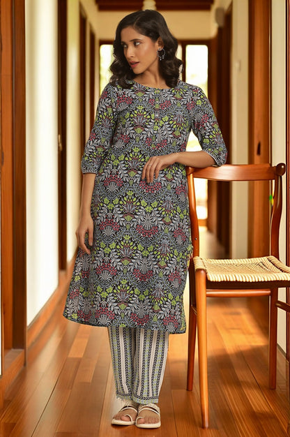 W for Woman Black Floral Printed Straight Kurta And Pants Set