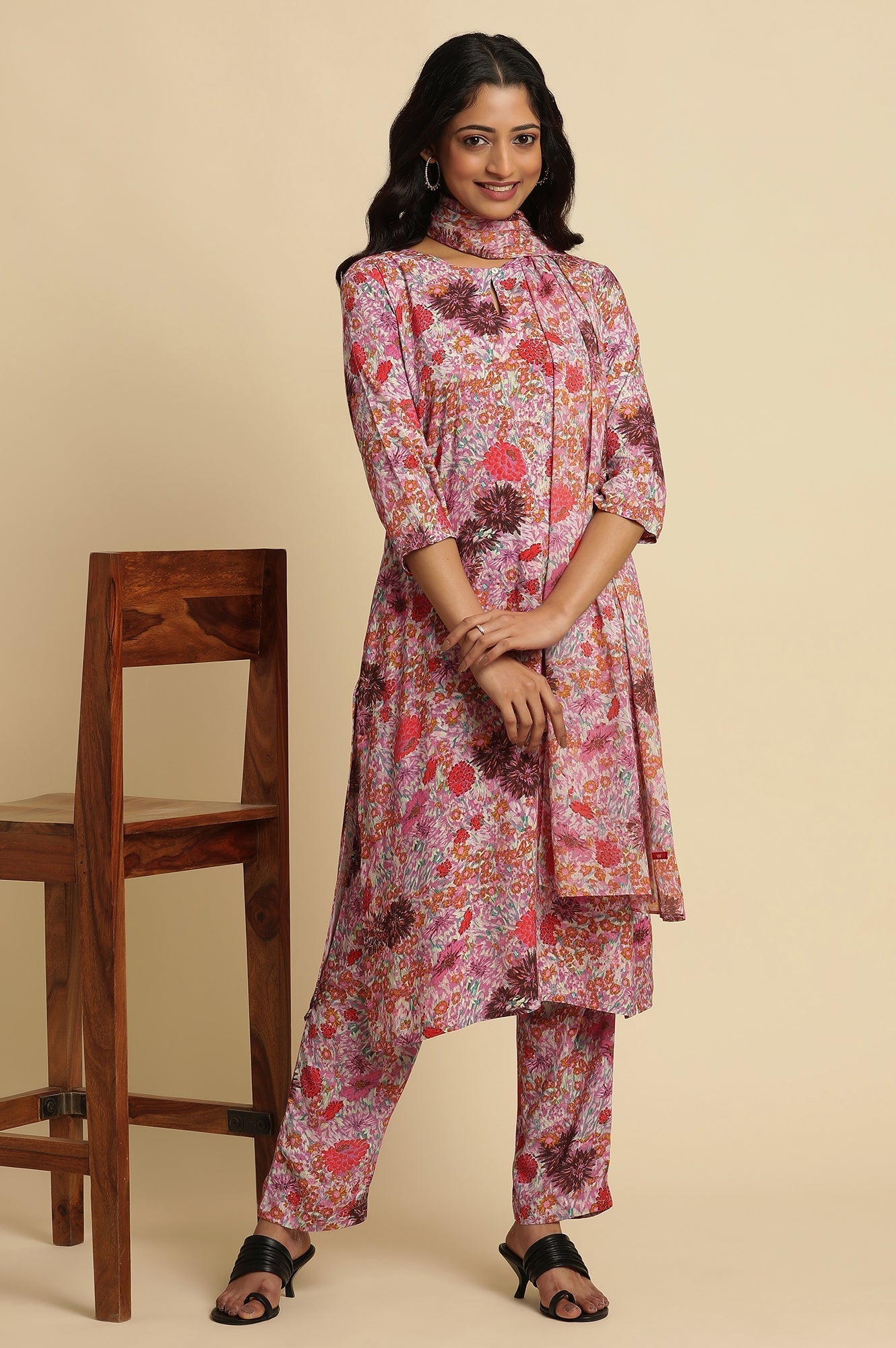 W for Woman Pink Floral Printed Rayon Kurta, Pants And Dupatta Set