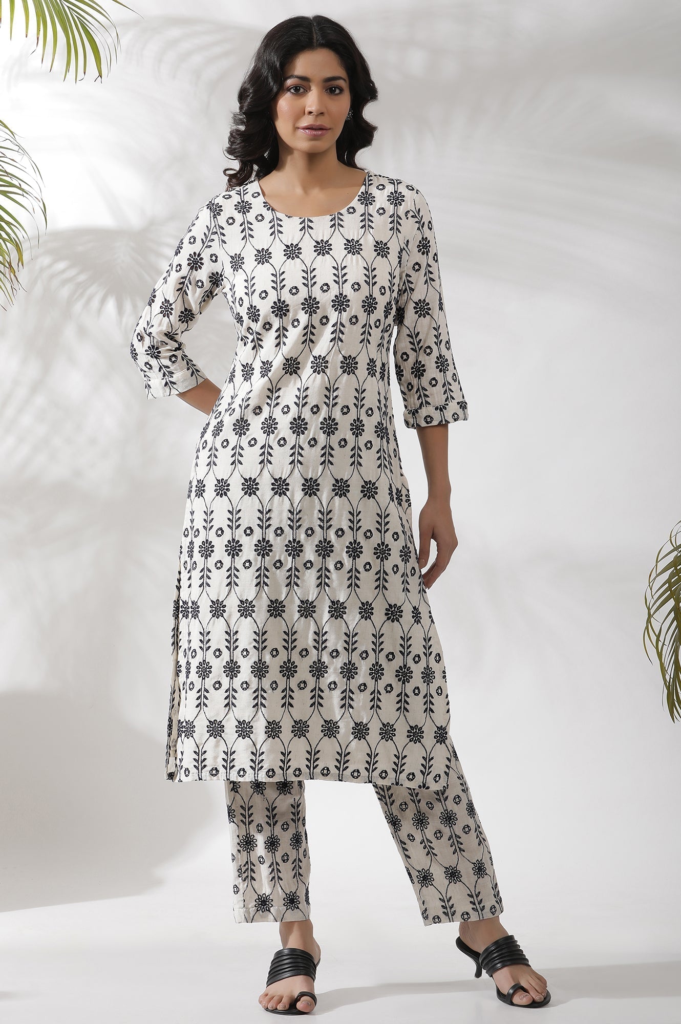W for Woman Off-White Floral Embroidered Kurta And Pants Co-Ord Set