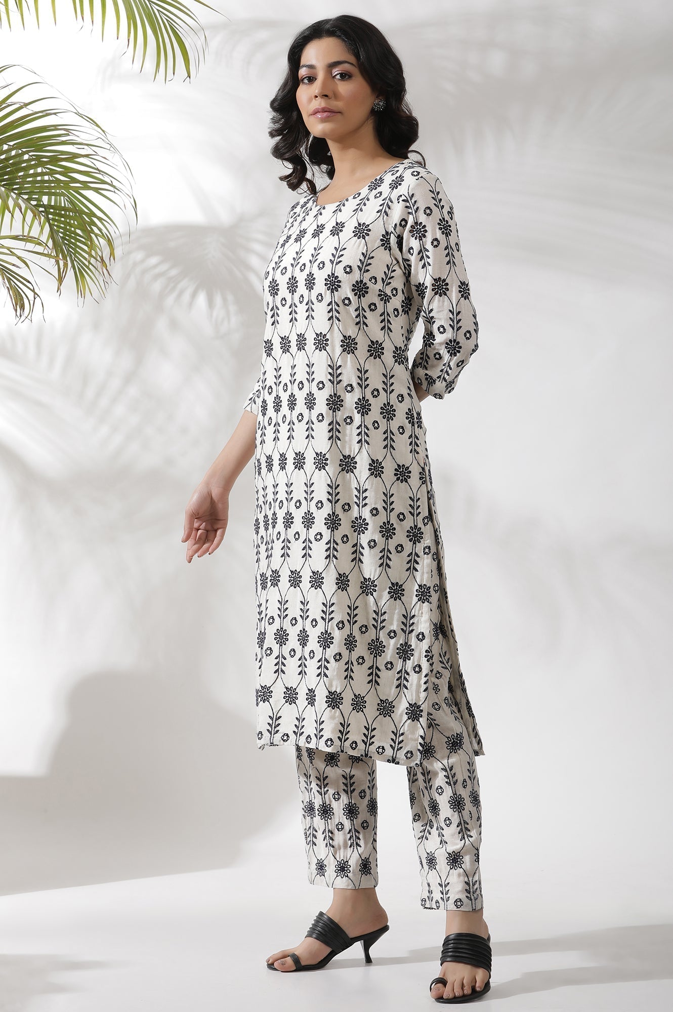W for Woman Off-White Floral Embroidered Kurta And Pants Co-Ord Set