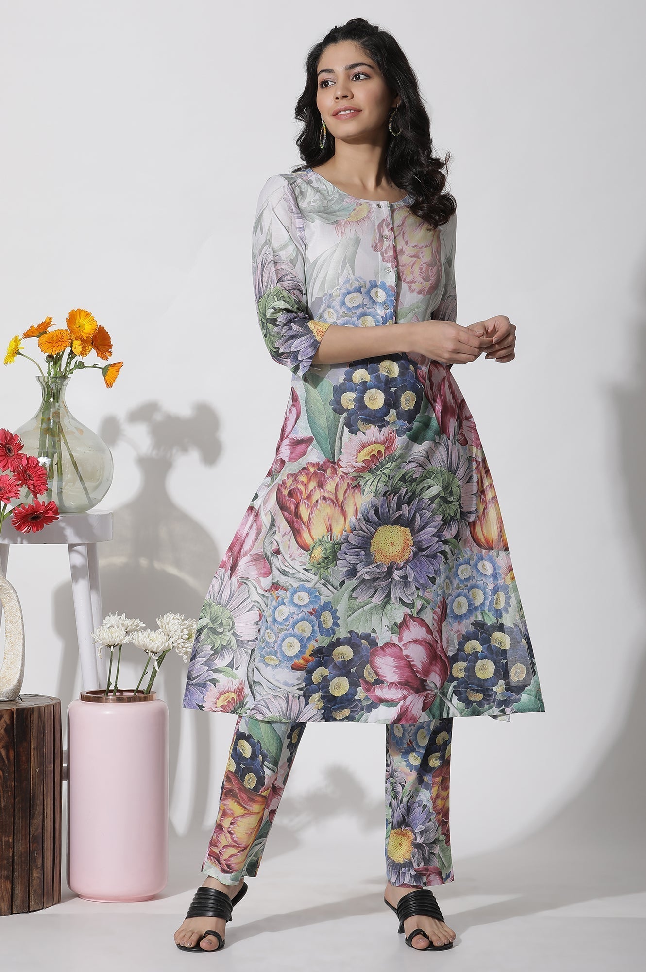 W for Woman Multi-Coloured Floral Printed Short Kurta And Pants Set
