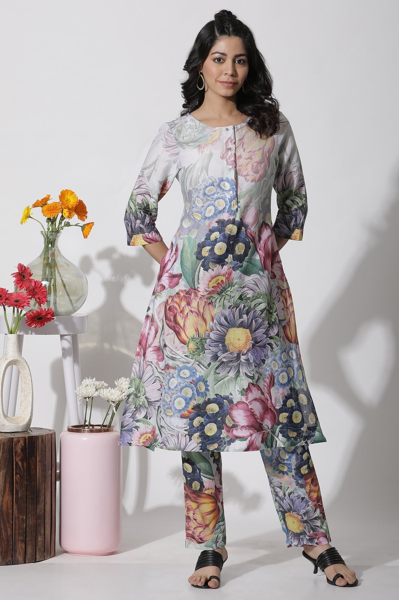 W for Woman Multi-Coloured Floral Printed Short Kurta And Pants Set