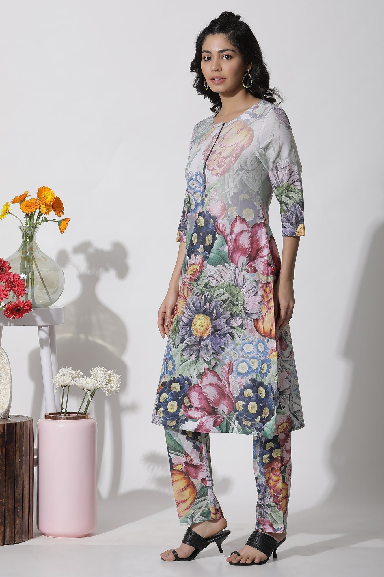 W for Woman Multi-Coloured Floral Printed Short Kurta And Pants Set
