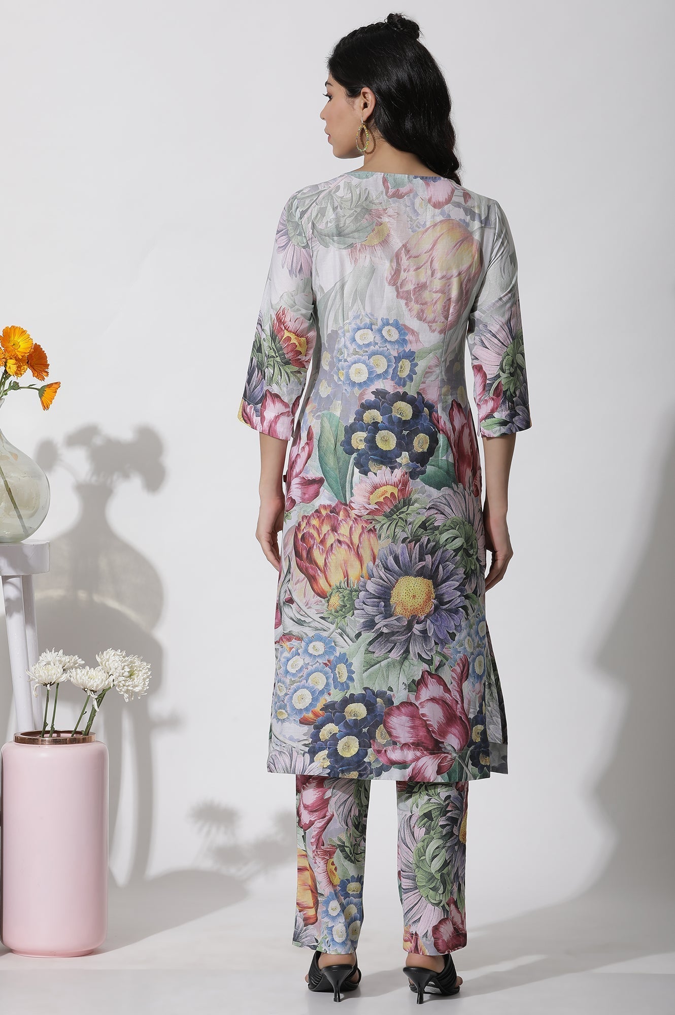 W for Woman Multi-Coloured Floral Printed Short Kurta And Pants Set