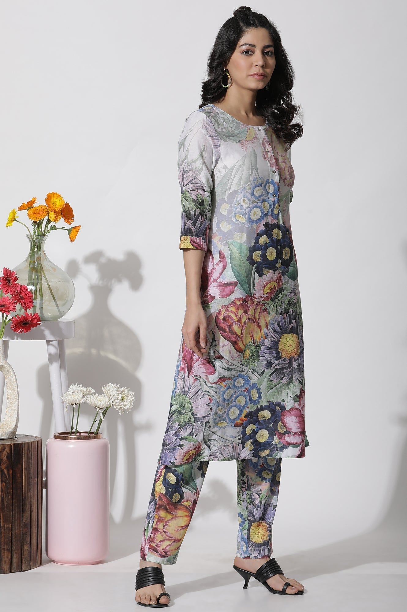 W for Woman Multi-Coloured Floral Printed Short Kurta And Pants Set