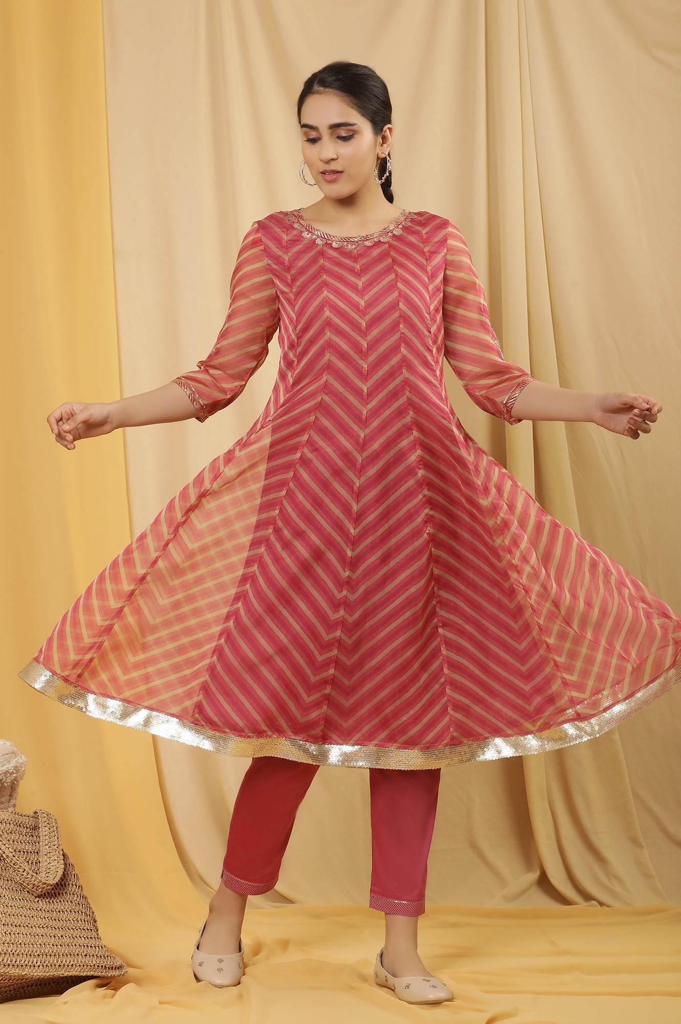 W for Woman Pink Panlled Embroidered Kurta And Pants Set