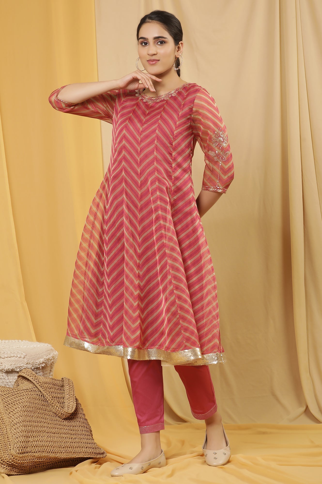 W for Woman Pink Panlled Embroidered Kurta And Pants Set