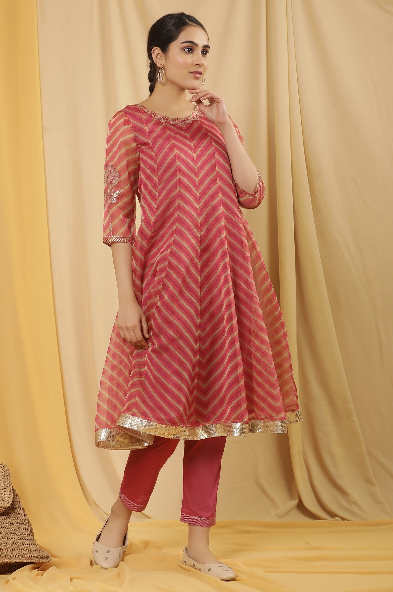 W for Woman Pink Panlled Embroidered Kurta And Pants Set