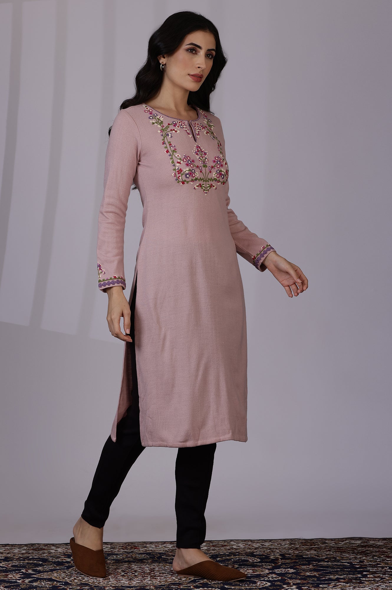 W for Woman Pink Embroidered Thread Work Acrylic Straight Kurta