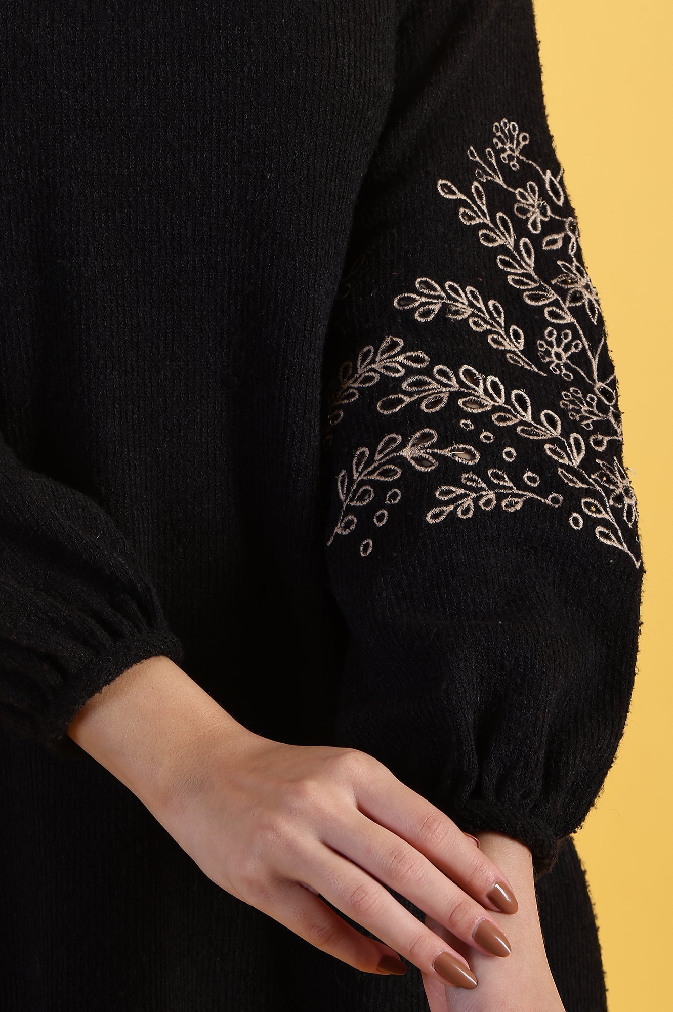 W for Woman Black Solid Straight Tunic