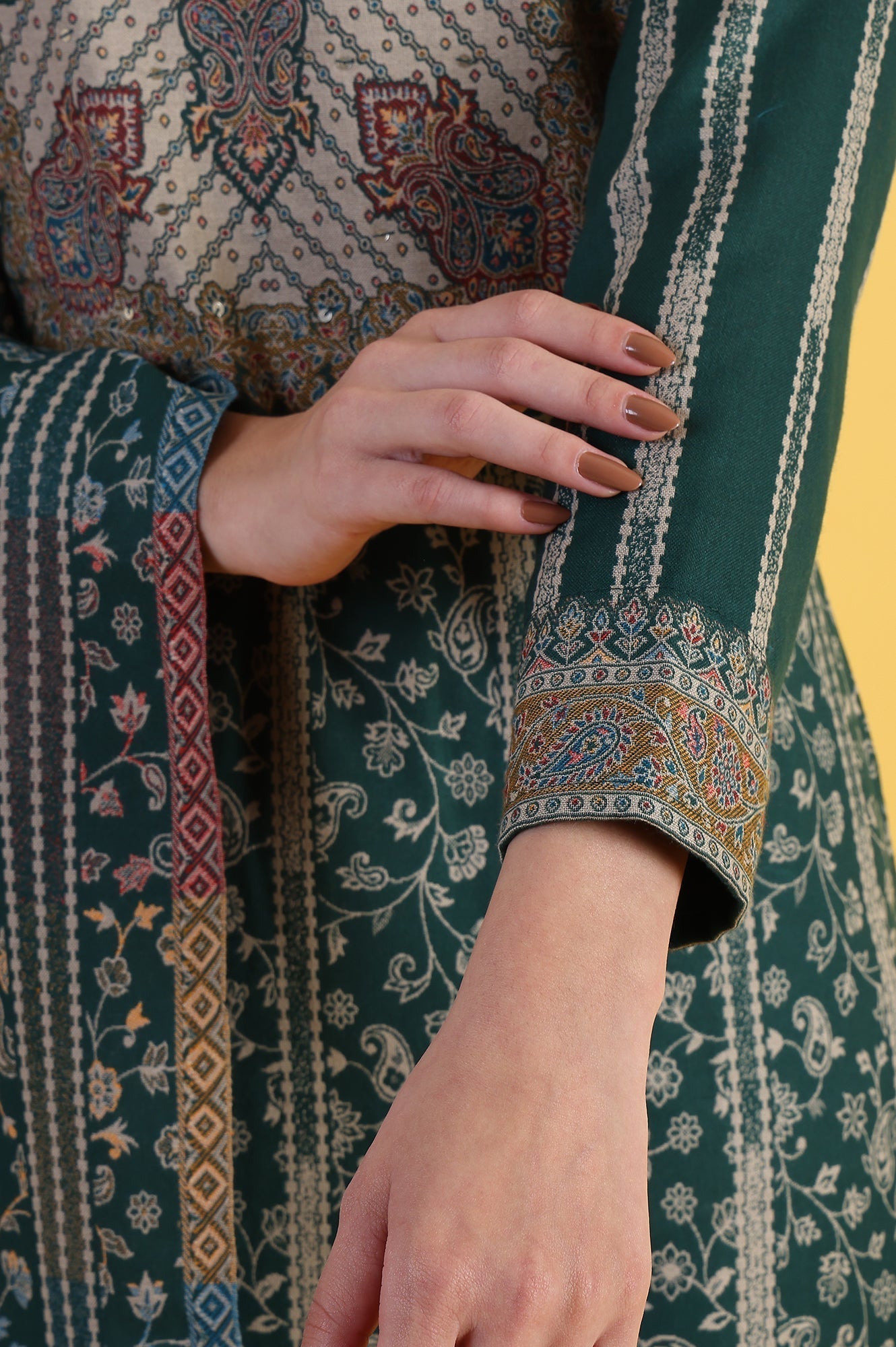 W for Woman Green Yarn Dyed Sequins Straight Kurta & Straight pant with Dupatta Set