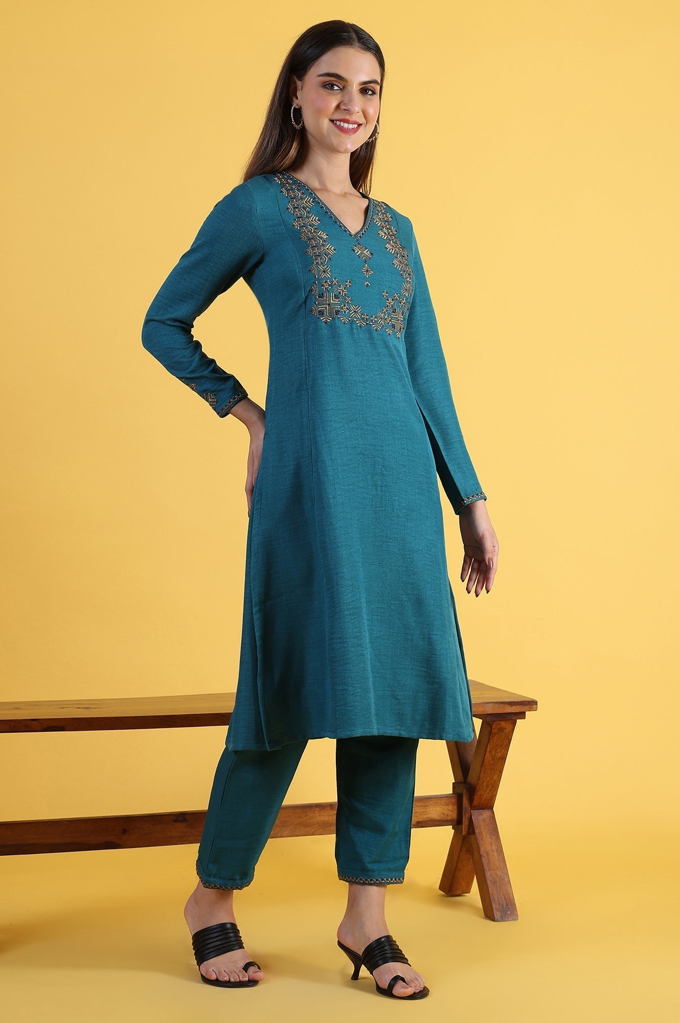 W for Woman Blue Solid Zari Straight Kurta & Straight pant with Shawl Set