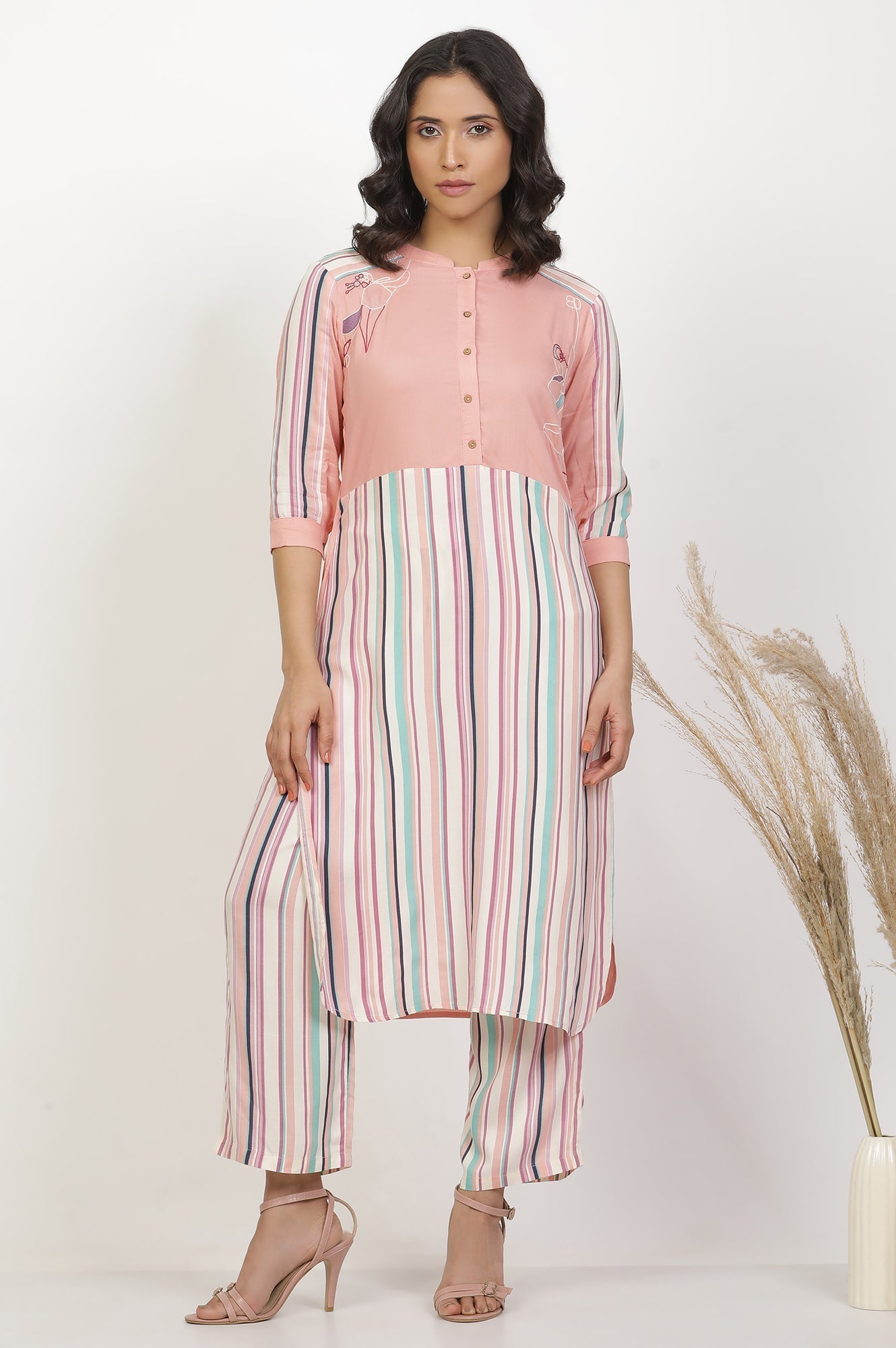 W for Woman Peach Multi-Coloured Kurta And Parallel Pants Set