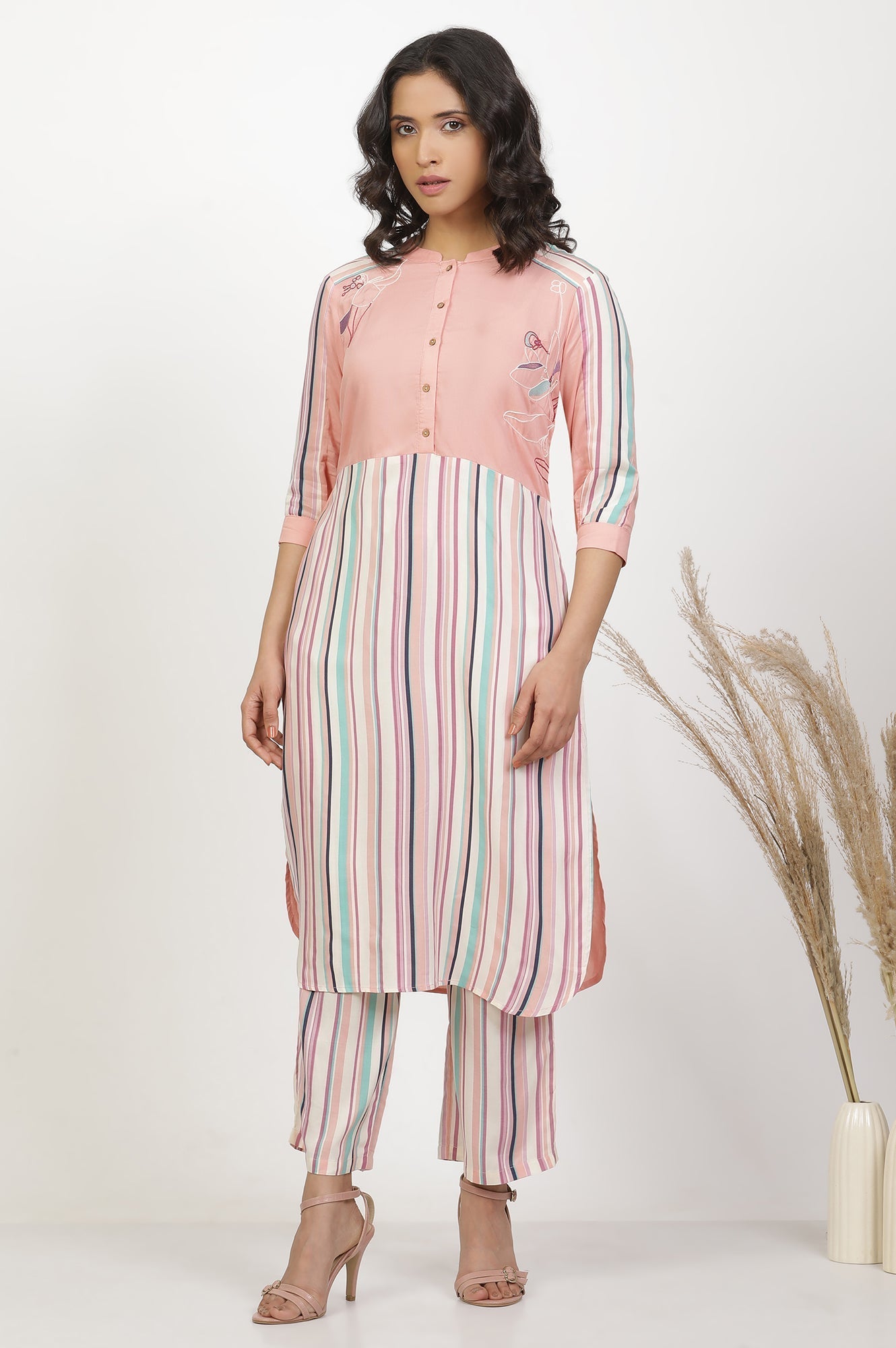 W for Woman Peach Multi-Coloured Kurta And Parallel Pants Set