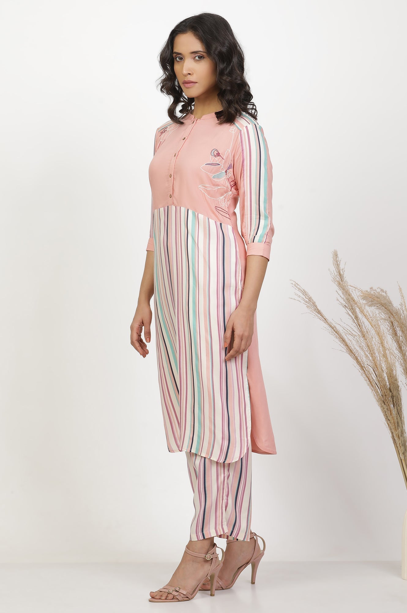 W for Woman Peach Multi-Coloured Kurta And Parallel Pants Set