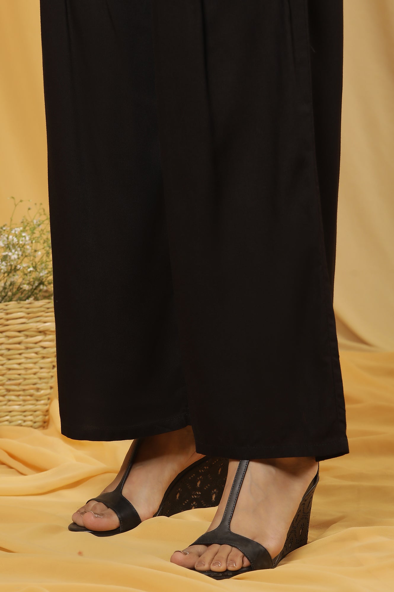 W for Woman White Printed Kurta And Flared Pants Set
