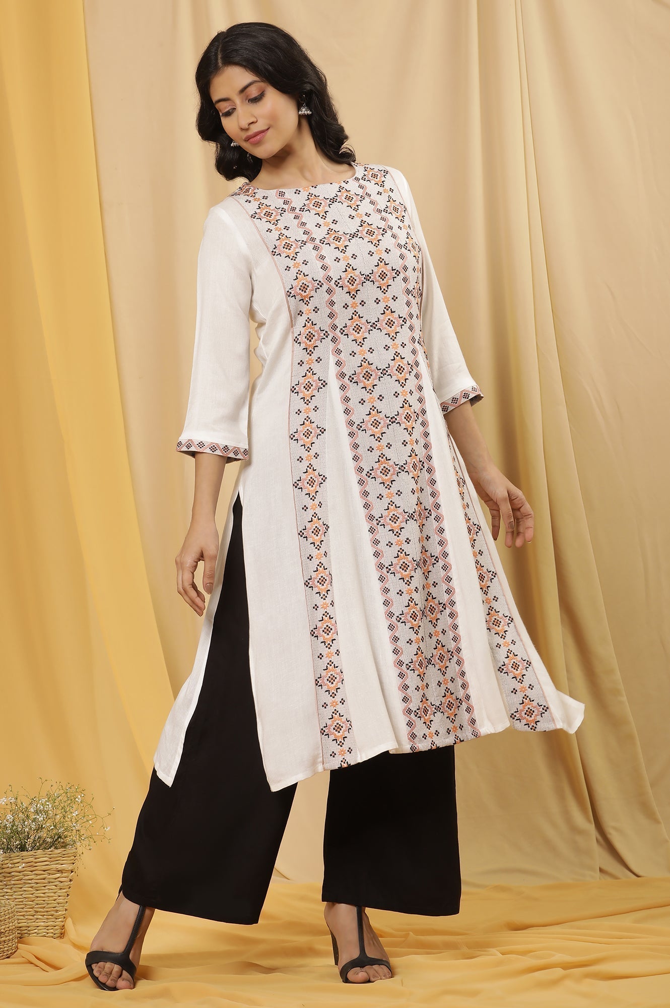W for Woman White Printed Kurta And Flared Pants Set