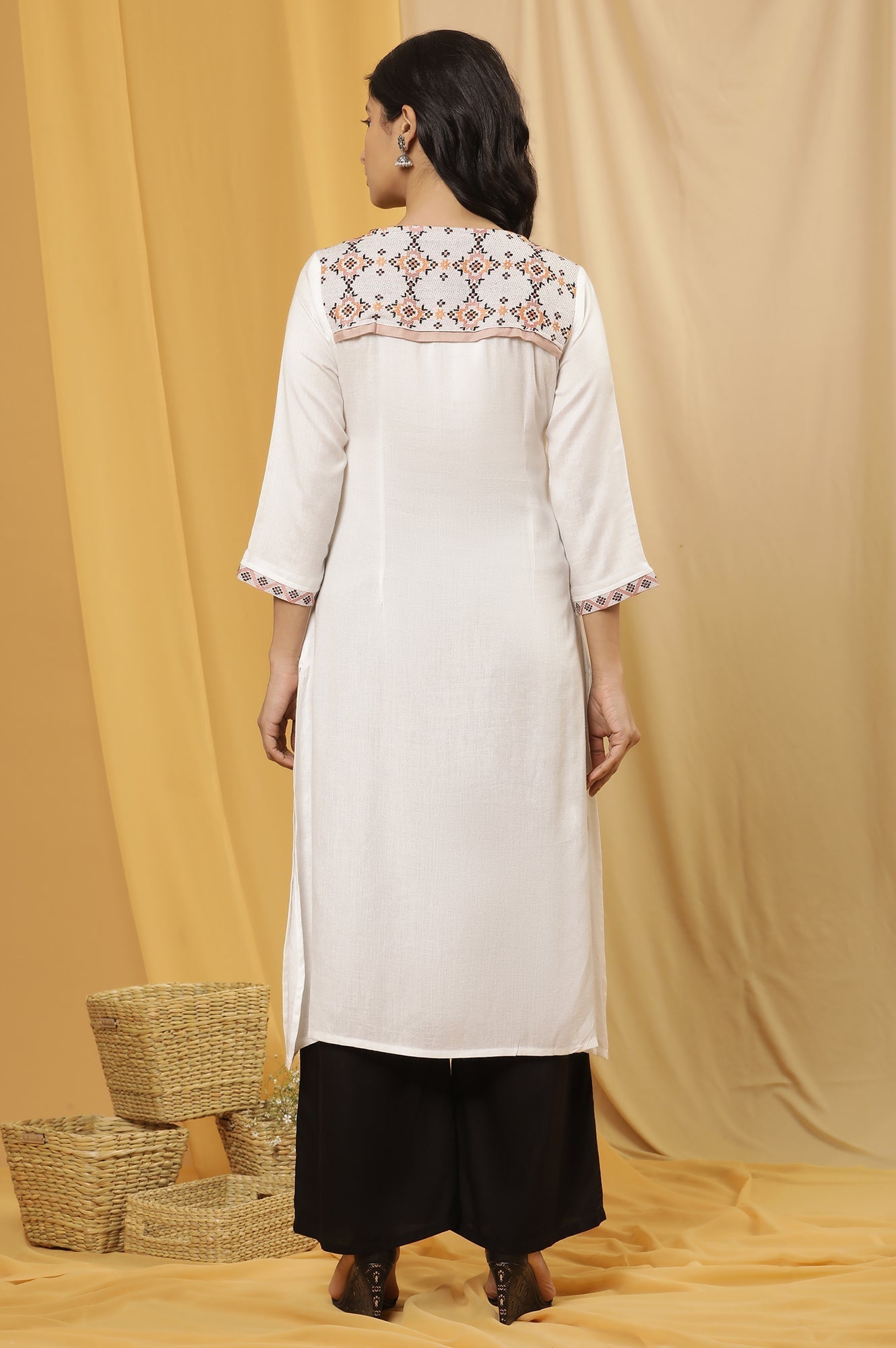 W for Woman White Printed Kurta And Flared Pants Set