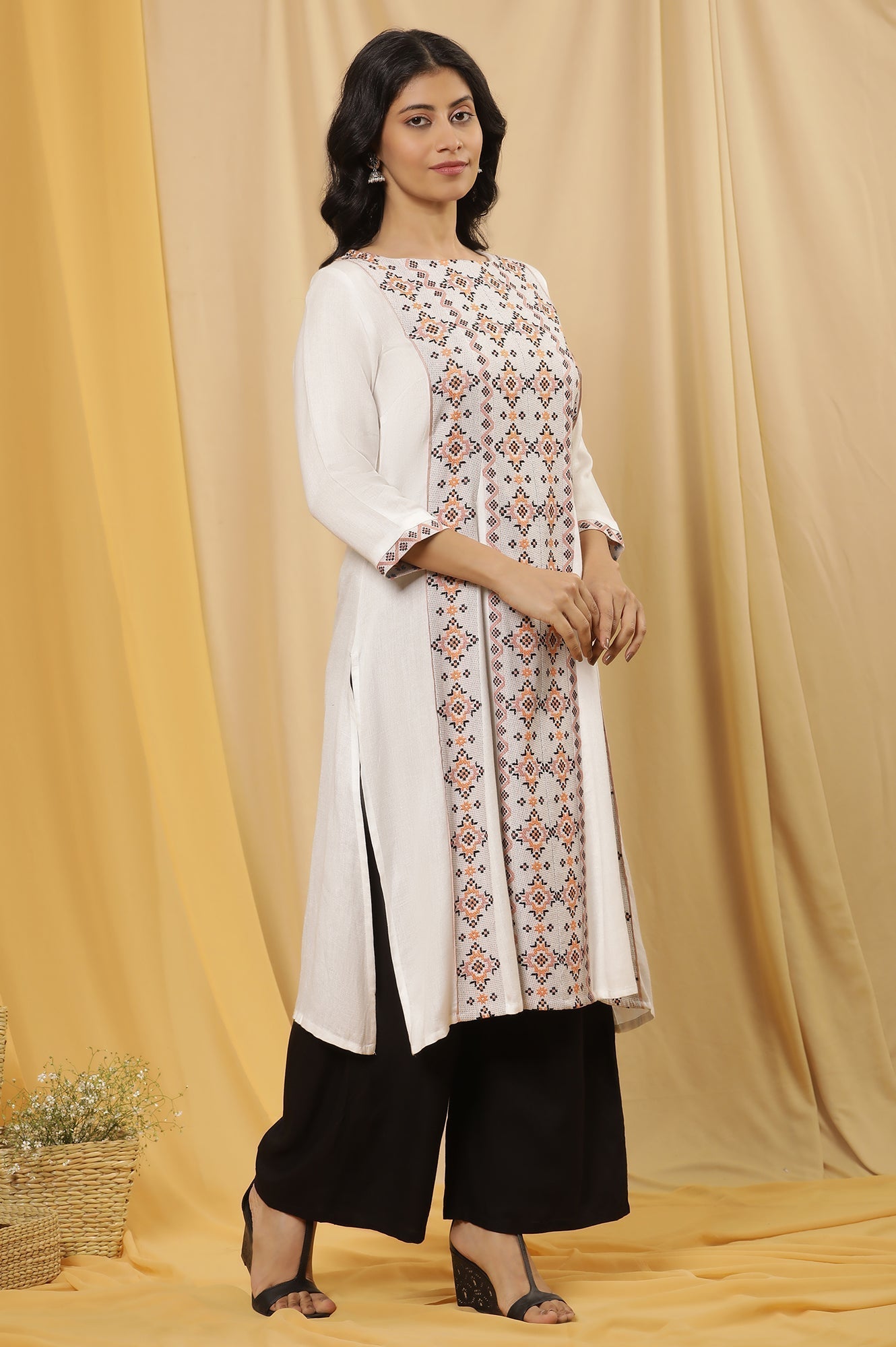 W for Woman White Printed Kurta And Flared Pants Set