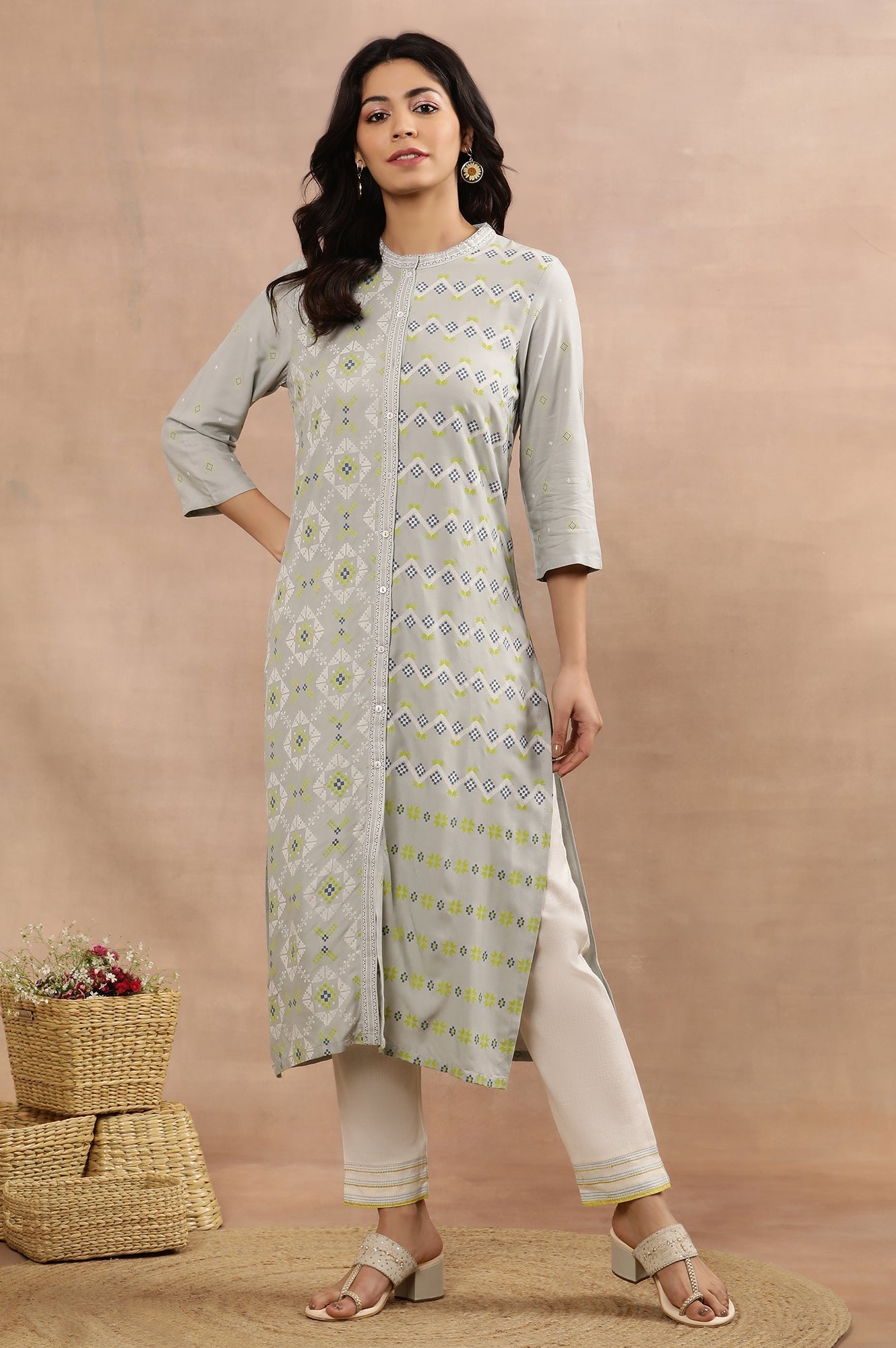 W for Woman Grey Printed Mandarin Collar Kurta And Pants Set