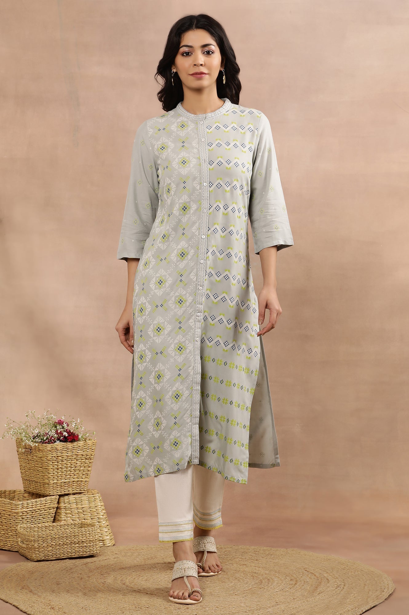 W for Woman Grey Printed Mandarin Collar Kurta And Pants Set