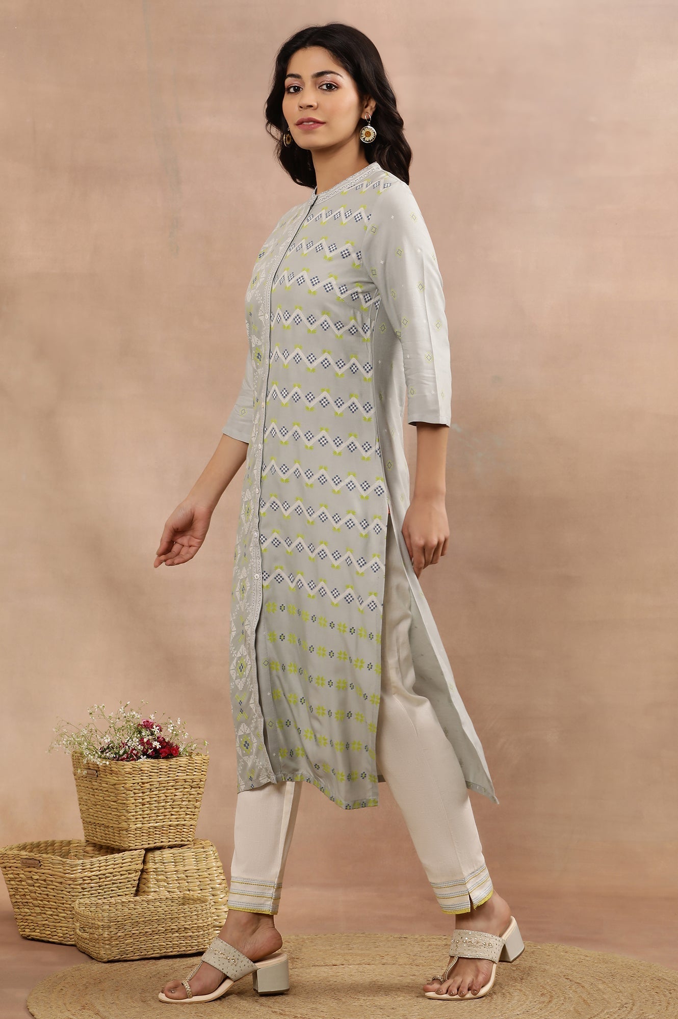 W for Woman Grey Printed Mandarin Collar Kurta And Pants Set