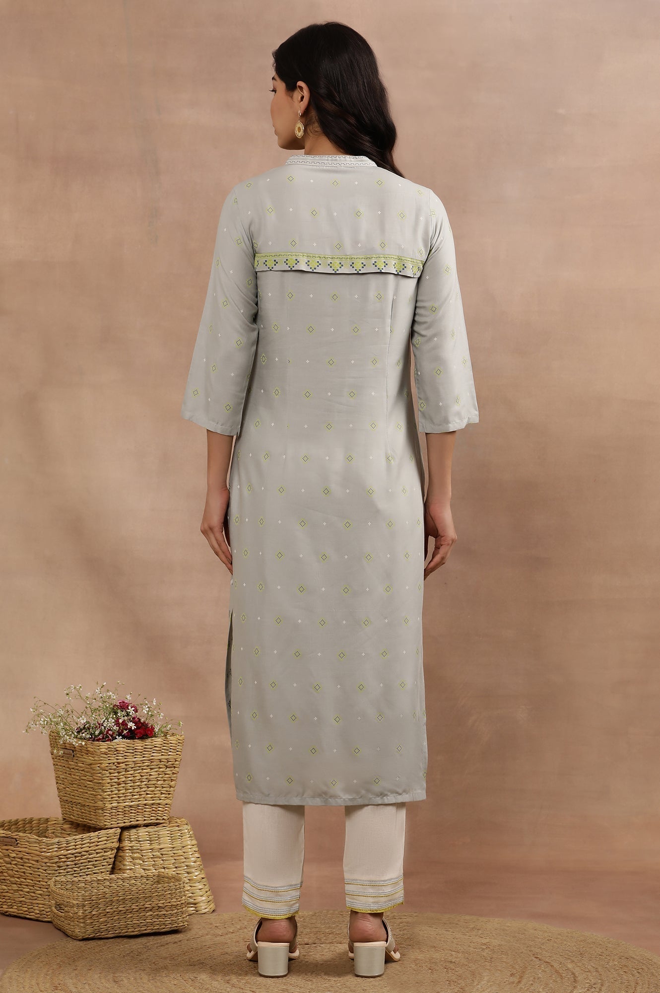 W for Woman Grey Printed Mandarin Collar Kurta And Pants Set