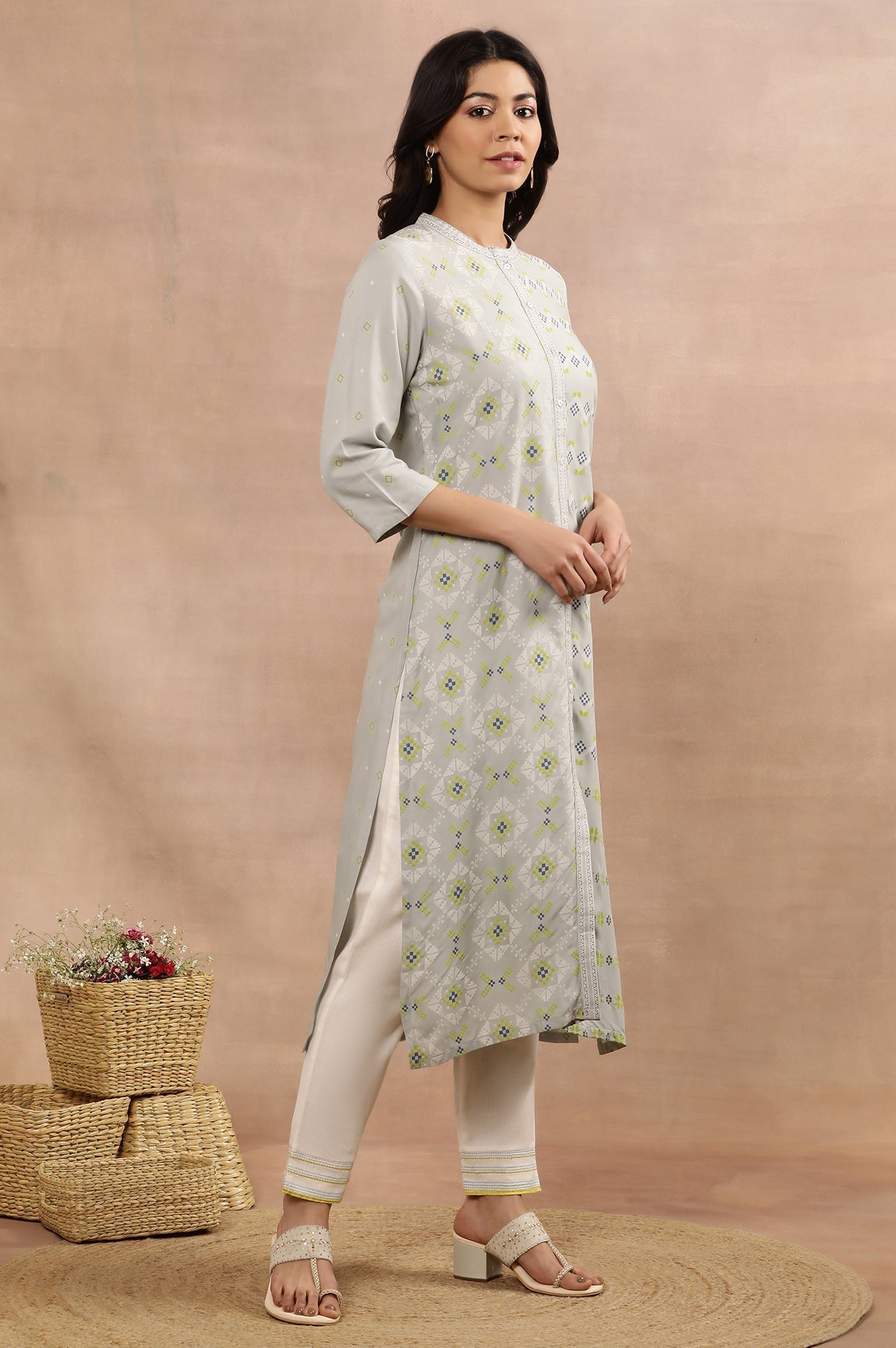 W for Woman Grey Printed Mandarin Collar Kurta And Pants Set