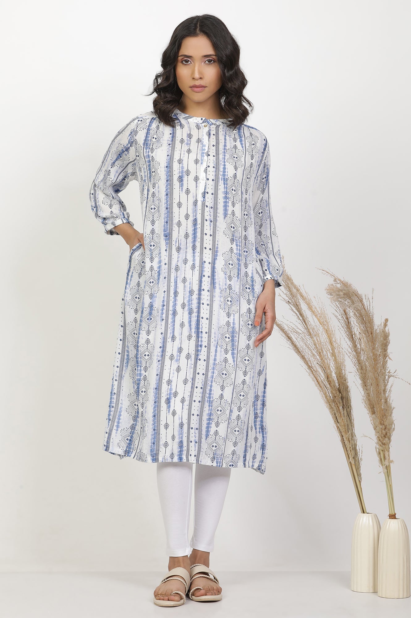 W for Woman White And Blue Printed Kurta And Pants Set
