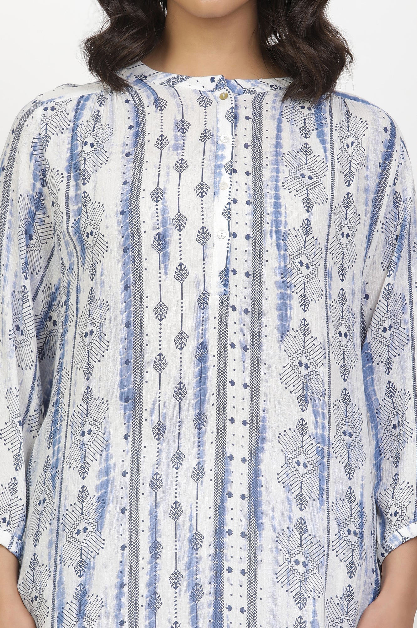 W for Woman White And Blue Printed Kurta And Pants Set