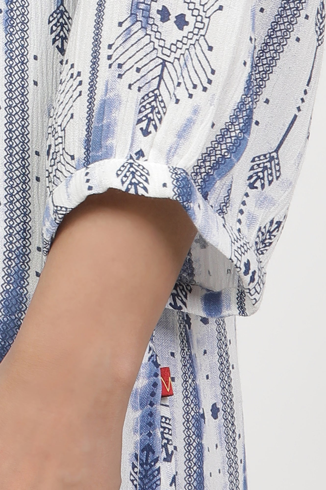 W for Woman White And Blue Printed Kurta And Pants Set